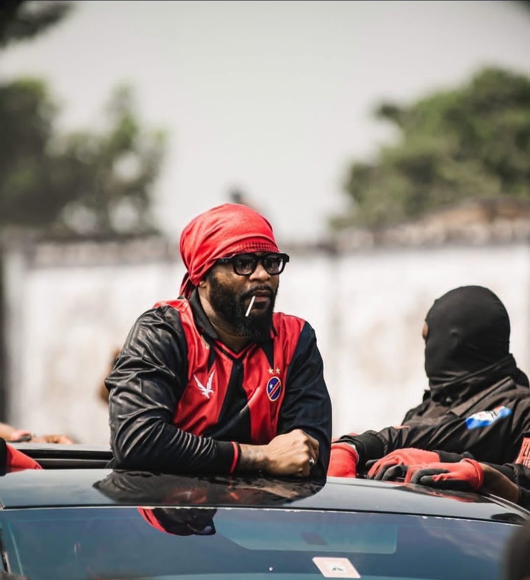 Culture: Fally Ipupa accueilli en héros lors de son retour à…