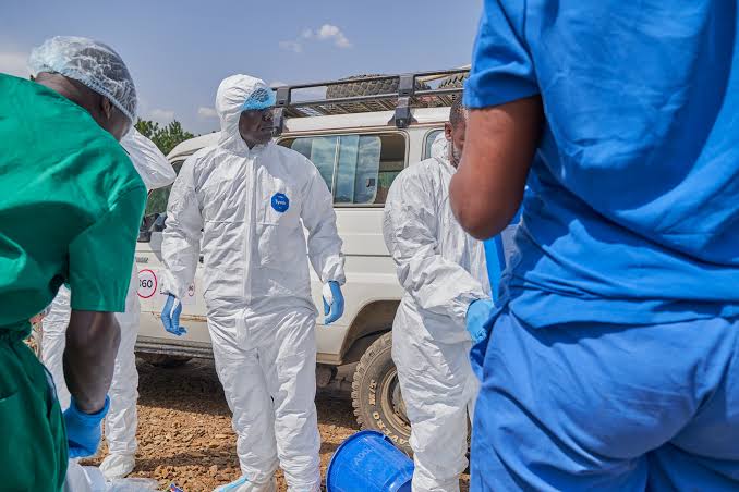 France : un médecin humanitaire revenant de la RDC testé positif à Ebola