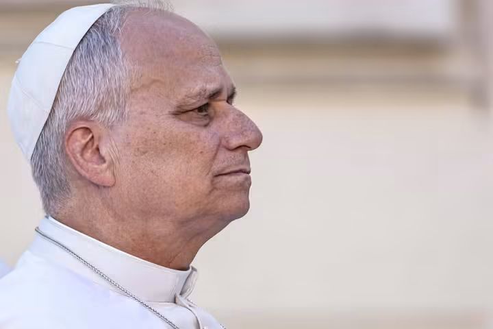 Vatican : le pape Léon XIV opéré d’une tumeur cancéreuse au poumon droit